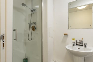 Bronze En Suite at MyPad Paisley, 26 Gilmour Street, City Centre, Paisley, PA11EQ - Image 9
